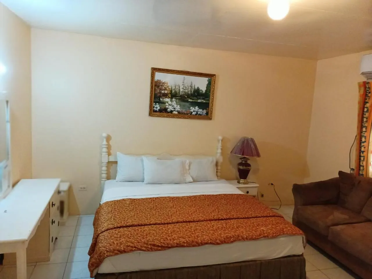 Port Of Call Hotel Black River 3*,  Jamajka