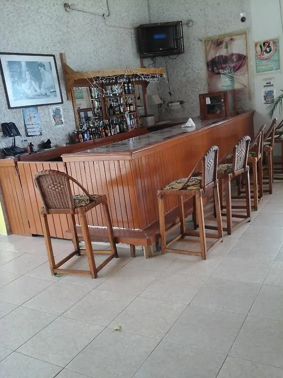 ***  Port Of Call Hotel Black River Jamajka